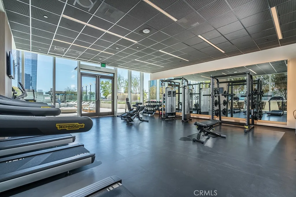 889 889 Francisco, Los Angeles, California 90017 home-pic-5